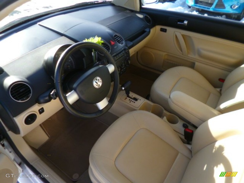 Cream Interior 2010 Volkswagen New Beetle 2.5 Coupe Photo #90239039