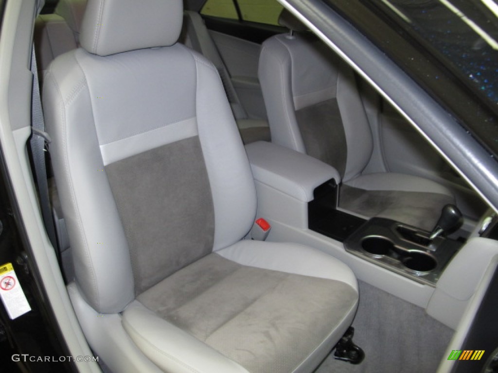 2013 Camry Hybrid XLE - Attitude Black Metallic / Light Gray photo #22