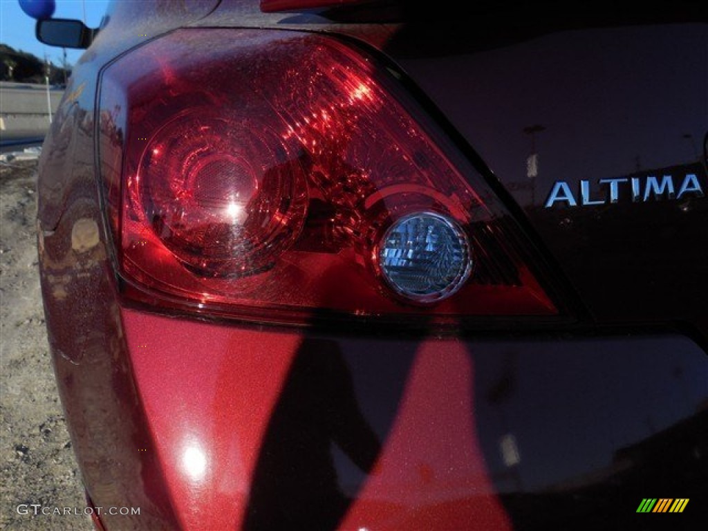 2013 Altima 2.5 S Coupe - Cayenne Red / Charcoal photo #7