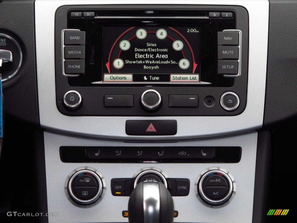 2014 Volkswagen CC R-Line Controls Photo #90253416