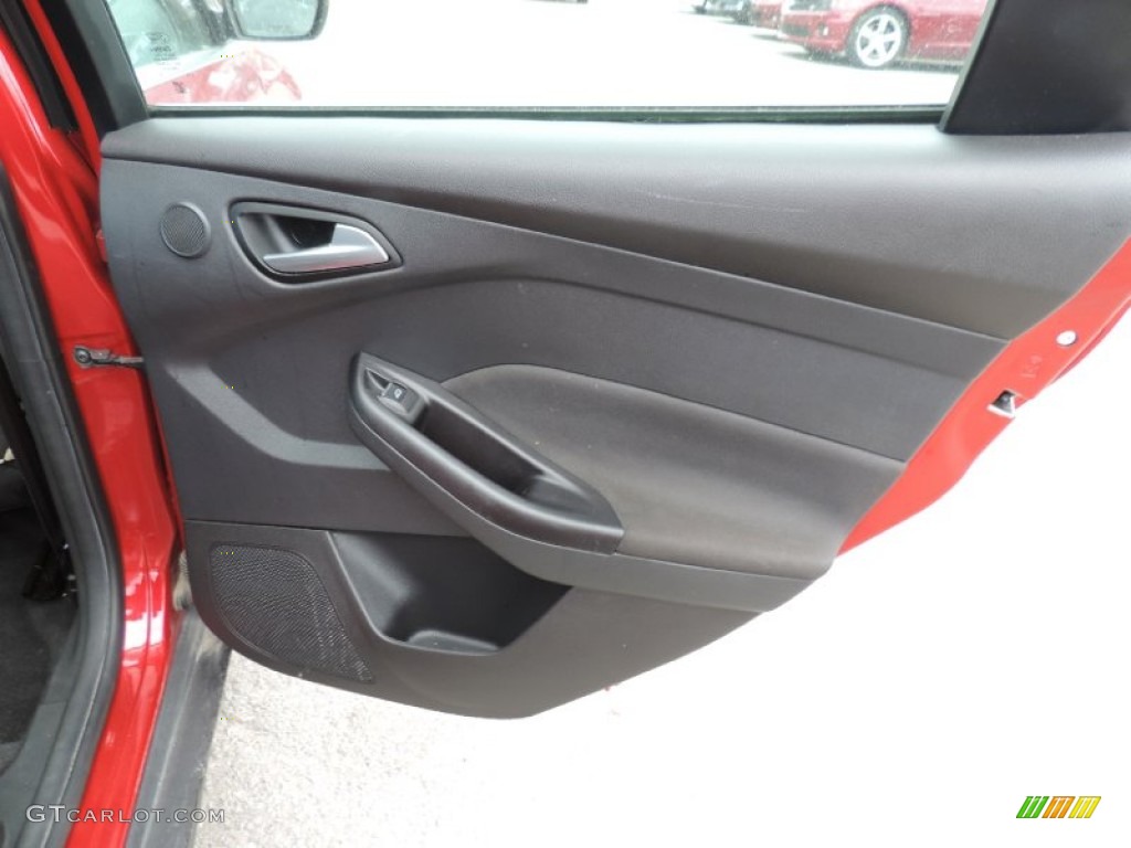 2012 Focus Titanium Sedan - Red Candy Metallic / Charcoal Black photo #9
