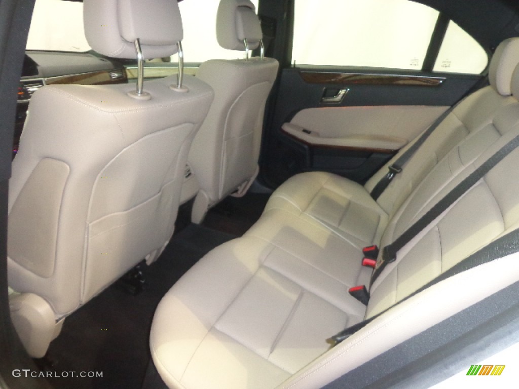 2010 E 350 4Matic Sedan - Arctic White / Almond Beige photo #29