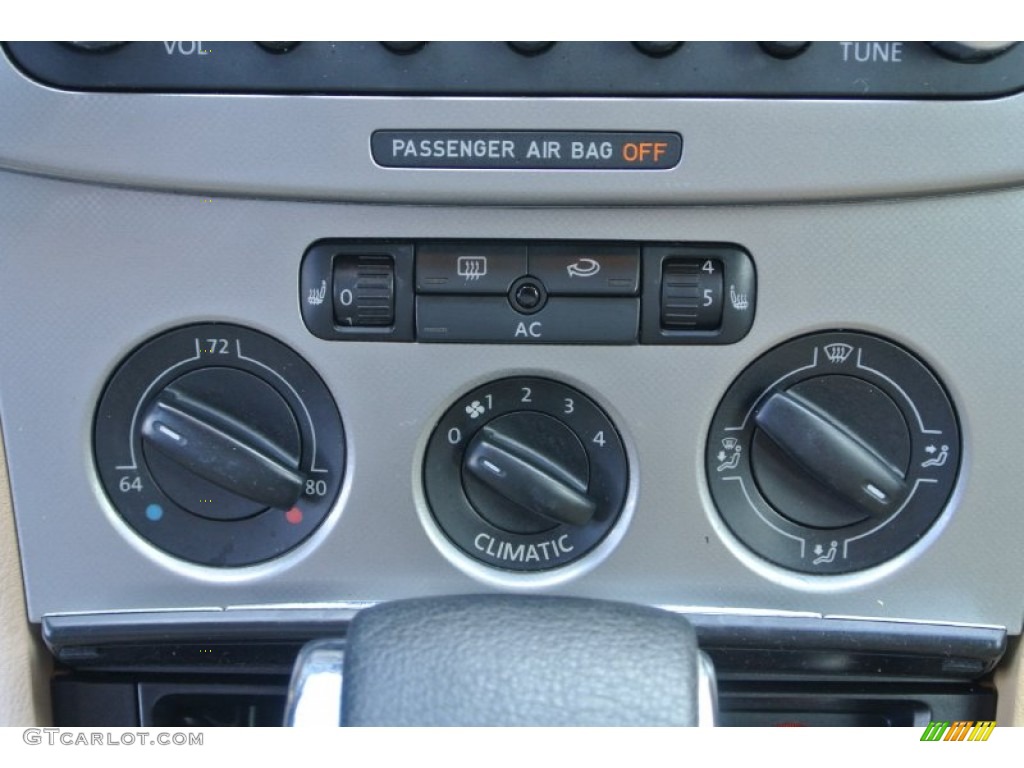 2006 Volkswagen Passat 2.0T Sedan Controls Photo #90281752