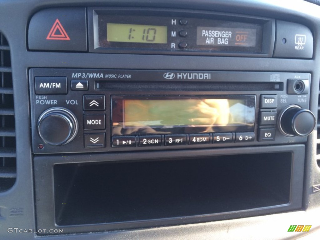 2009 Hyundai Accent GLS 4 Door Audio System Photos