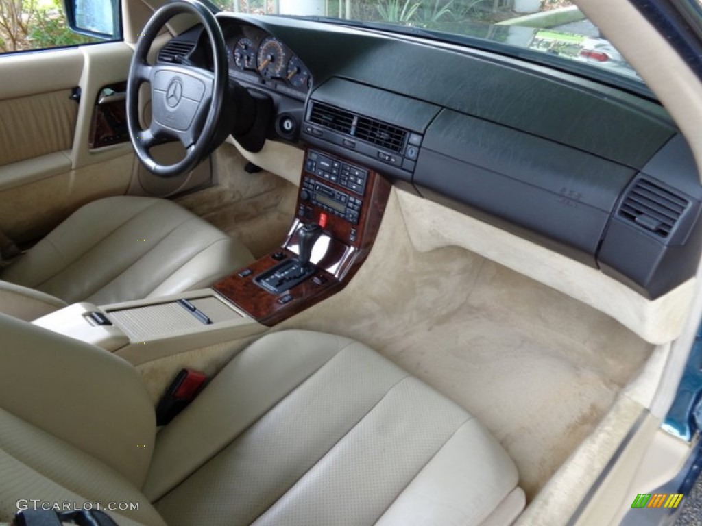 1995 Mercedes-Benz SL 320 Roadster Parchment Beige Dashboard Photo #90290371