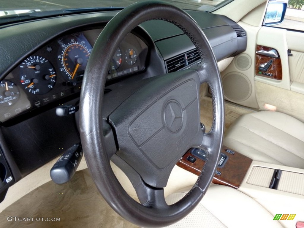 1995 Mercedes-Benz SL 320 Roadster Parchment Beige Steering Wheel Photo #90290392