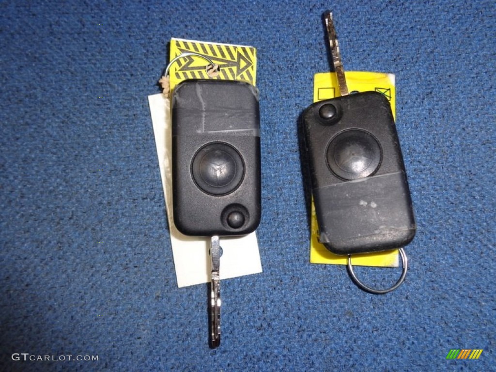 1995 Mercedes-Benz SL 320 Roadster Keys Photo #90290557