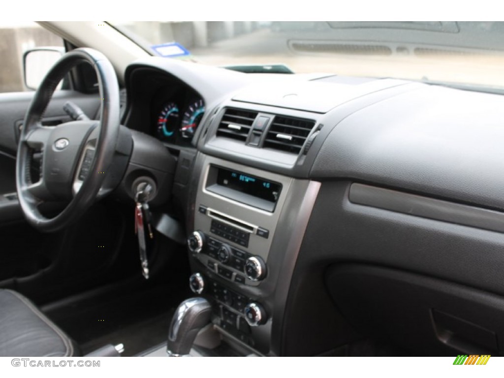 2010 Fusion SEL V6 - Tuxedo Black Metallic / Charcoal Black photo #30