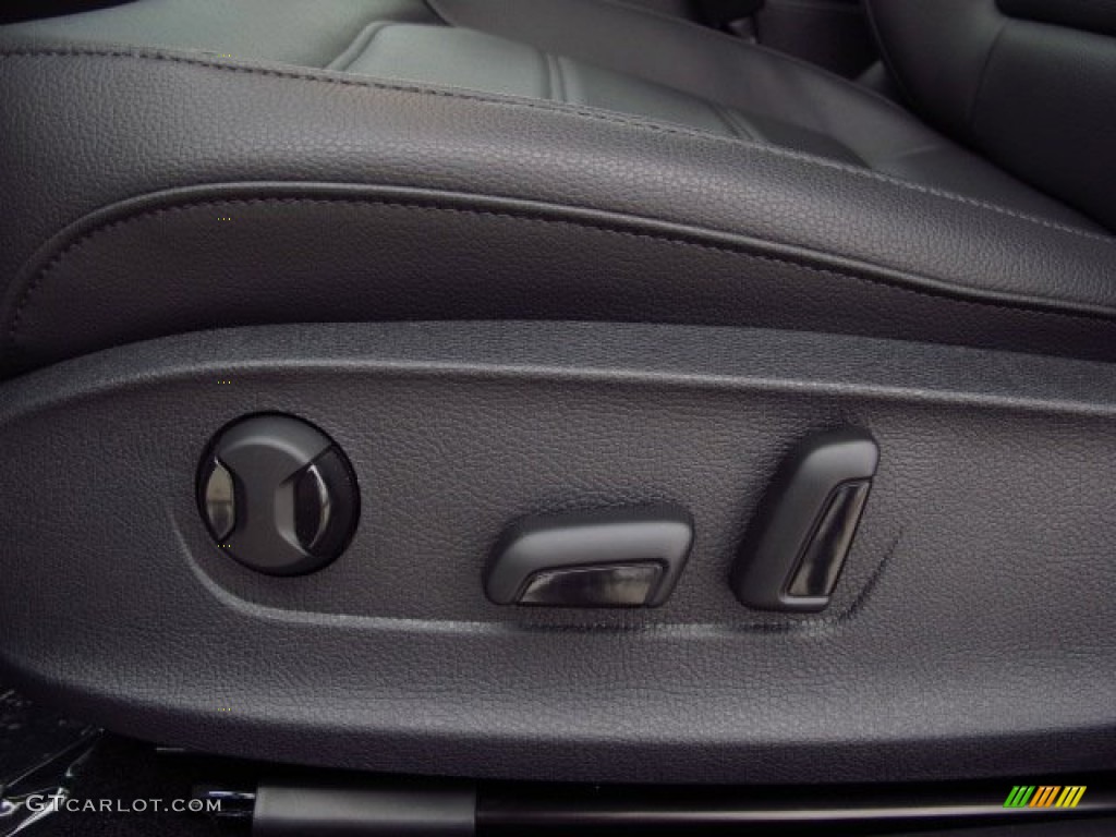2014 Volkswagen Passat 1.8T SE Controls Photo #90294184