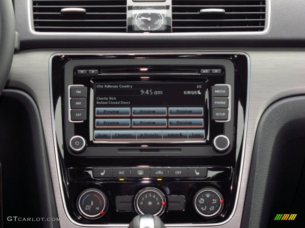 2014 Volkswagen Passat 1.8T SE Controls Photo #90294244
