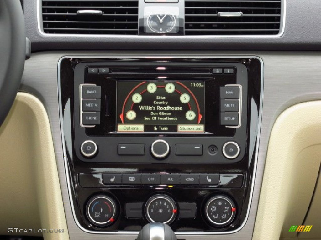 2014 Volkswagen Passat 1.8T SE Controls Photo #90295378