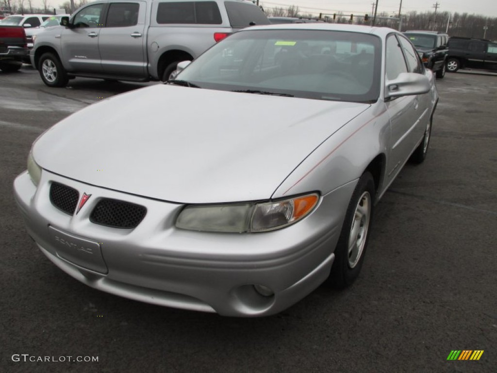 2002 Grand Prix SE Sedan - Galaxy Silver Metallic / Graphite photo #3