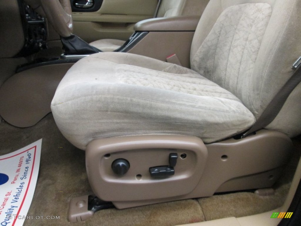 2004 Envoy SLT - Polo Green Metallic / Light Tan photo #13