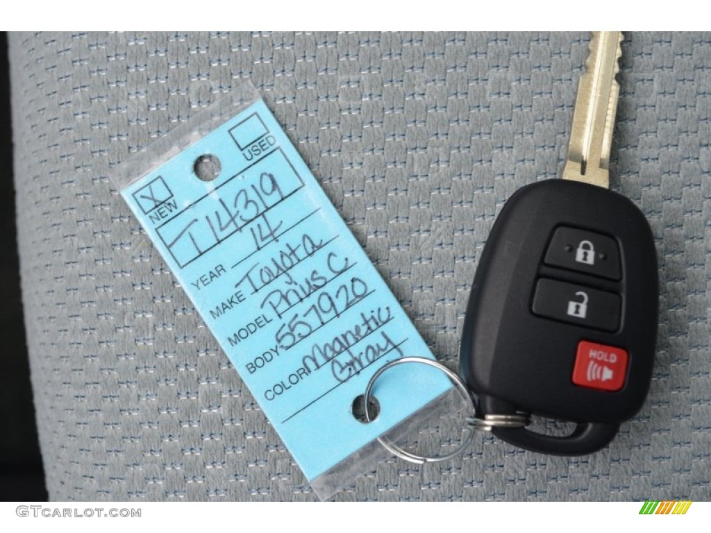 2014 Toyota Prius c Hybrid One Keys Photos