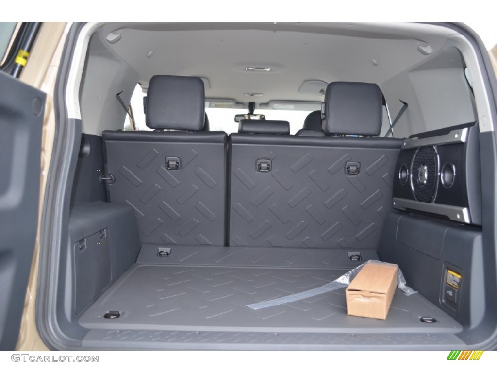 2014 Toyota FJ Cruiser 4WD Trunk Photos