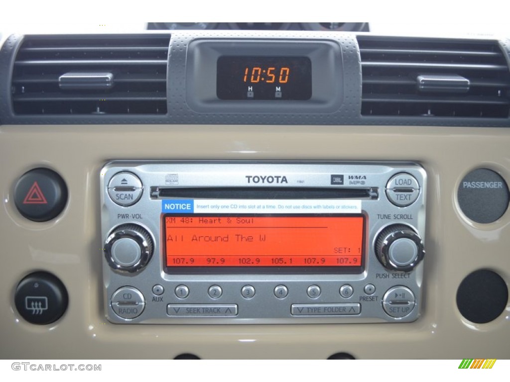 2014 Toyota FJ Cruiser 4WD Audio System Photos