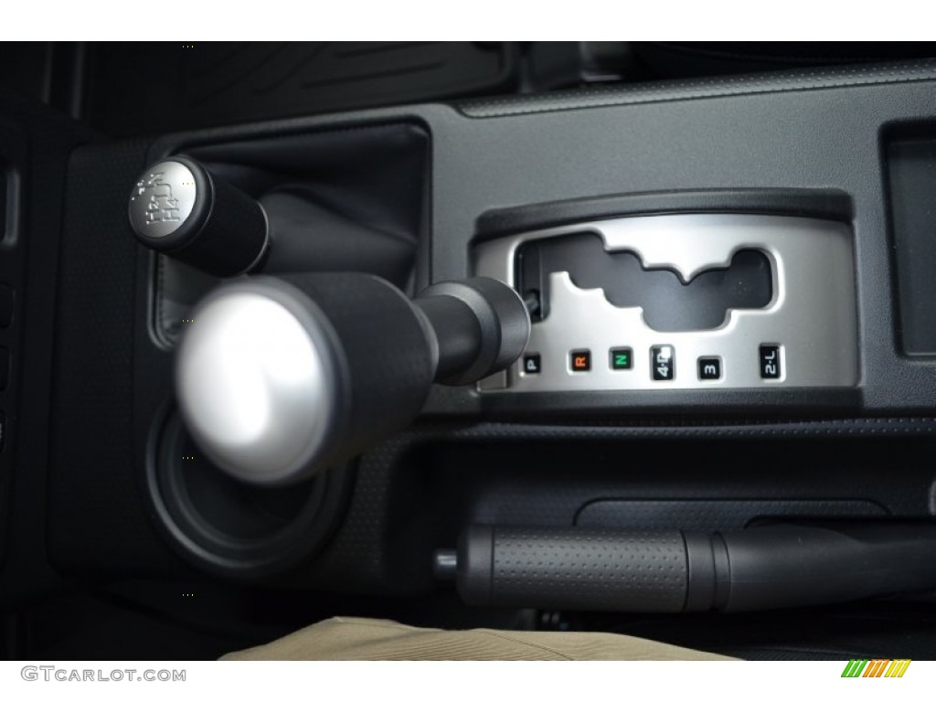 2014 Toyota FJ Cruiser 4WD Transmission Photos