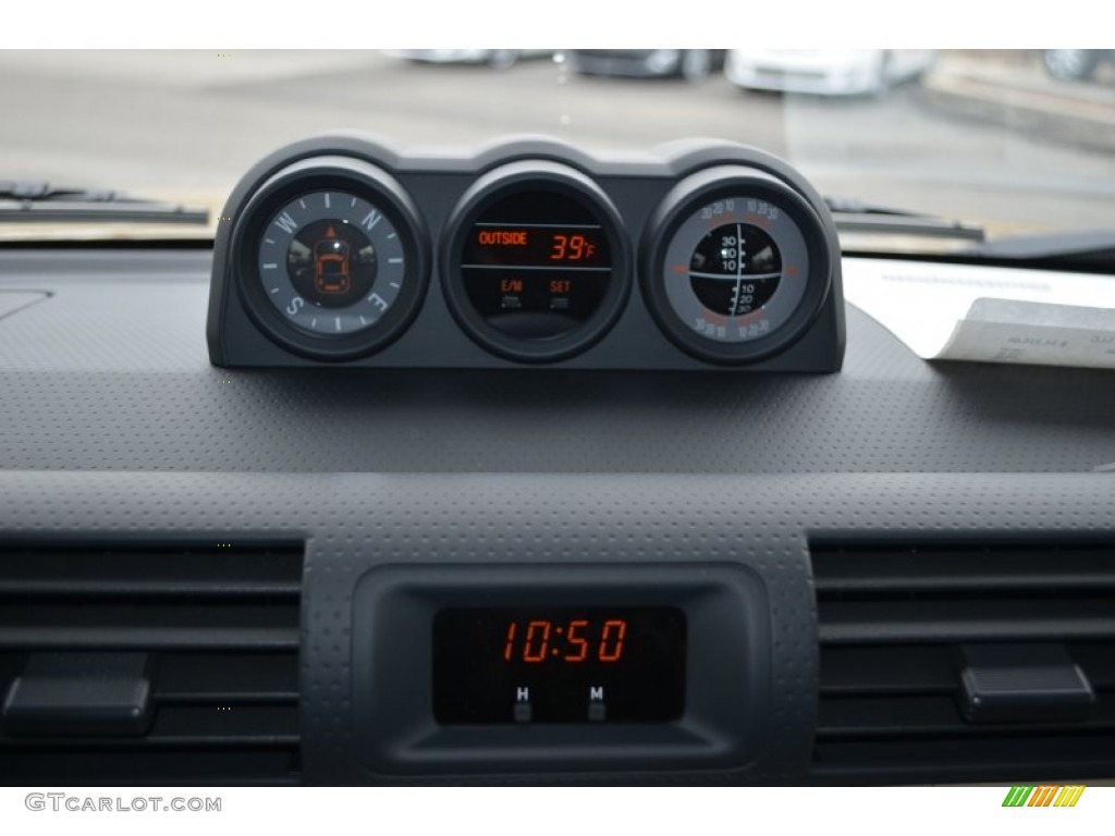 2014 Toyota FJ Cruiser 4WD Gauges Photo #90300318