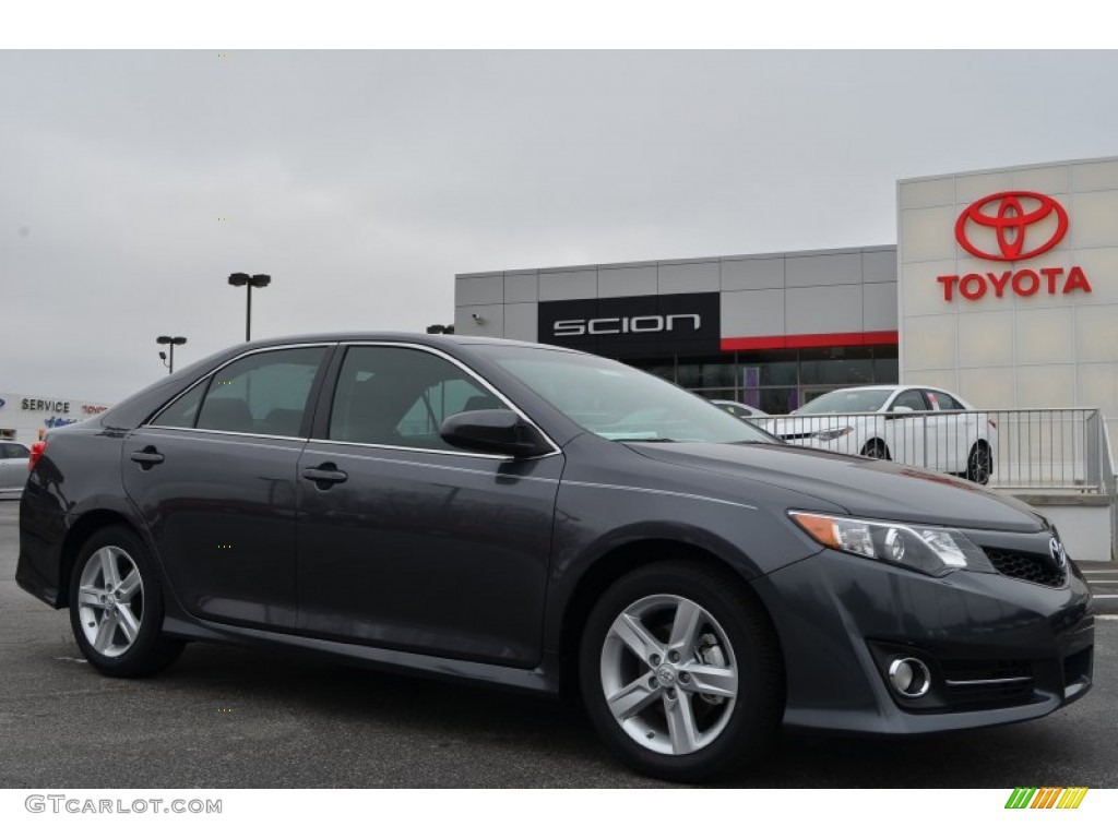2014 Camry SE - Magnetic Gray Metallic / Black/Ash photo #1