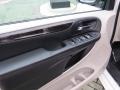 Stone White - Grand Caravan Crew Photo No. 11