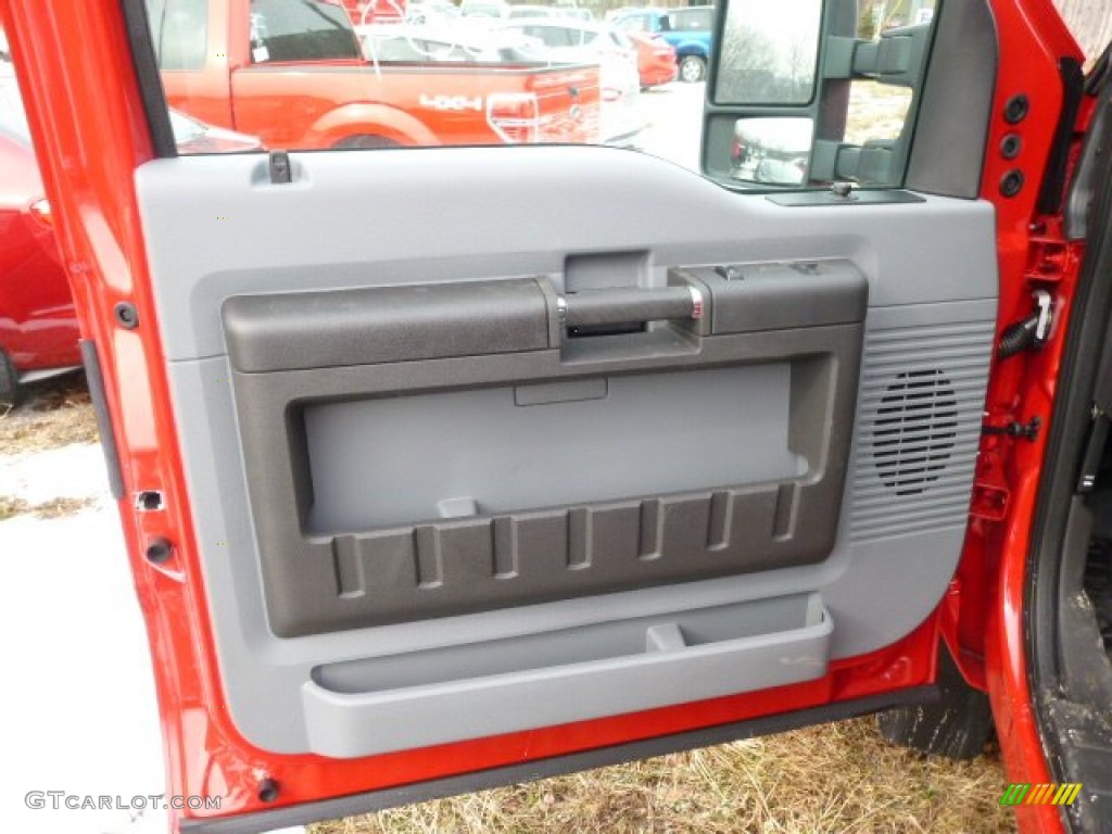 2014 Ford F550 Super Duty XL Regular Cab 4x4 Chassis Steel Door Panel Photo #90308415