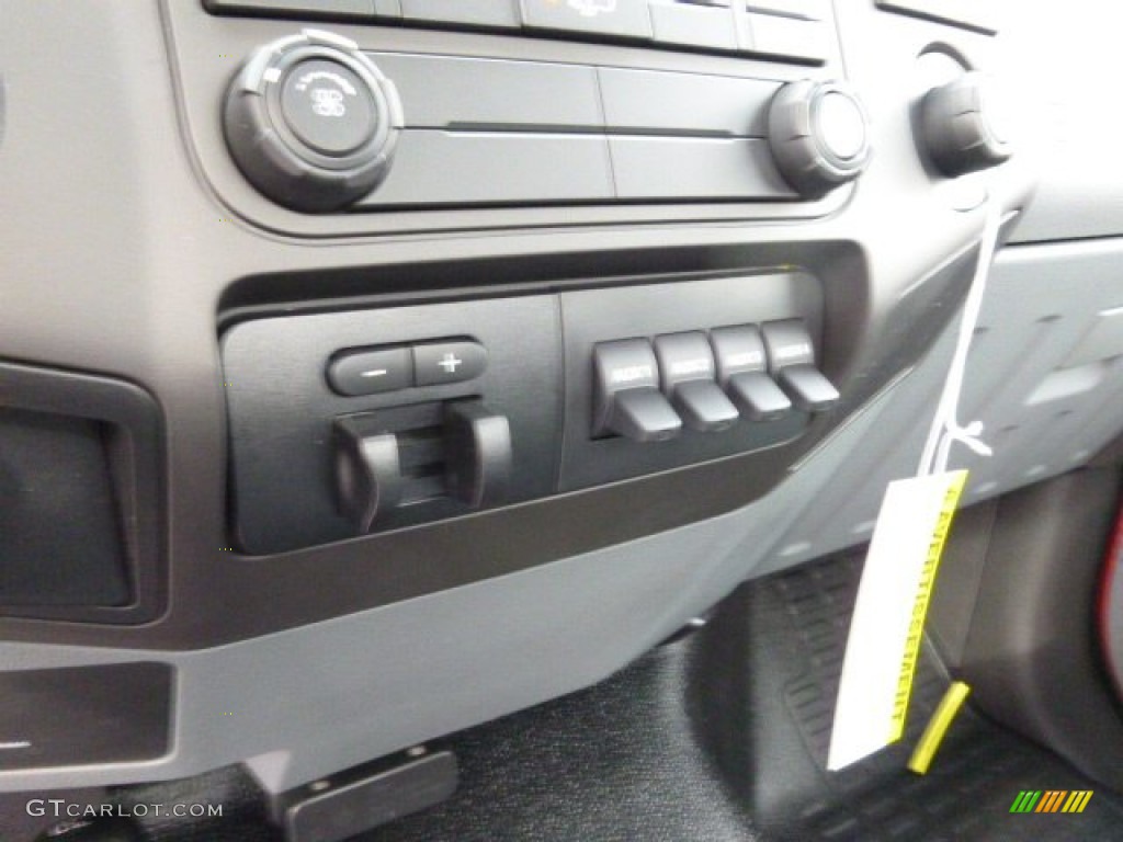 2014 Ford F550 Super Duty XL Regular Cab 4x4 Chassis Controls Photo #90308493