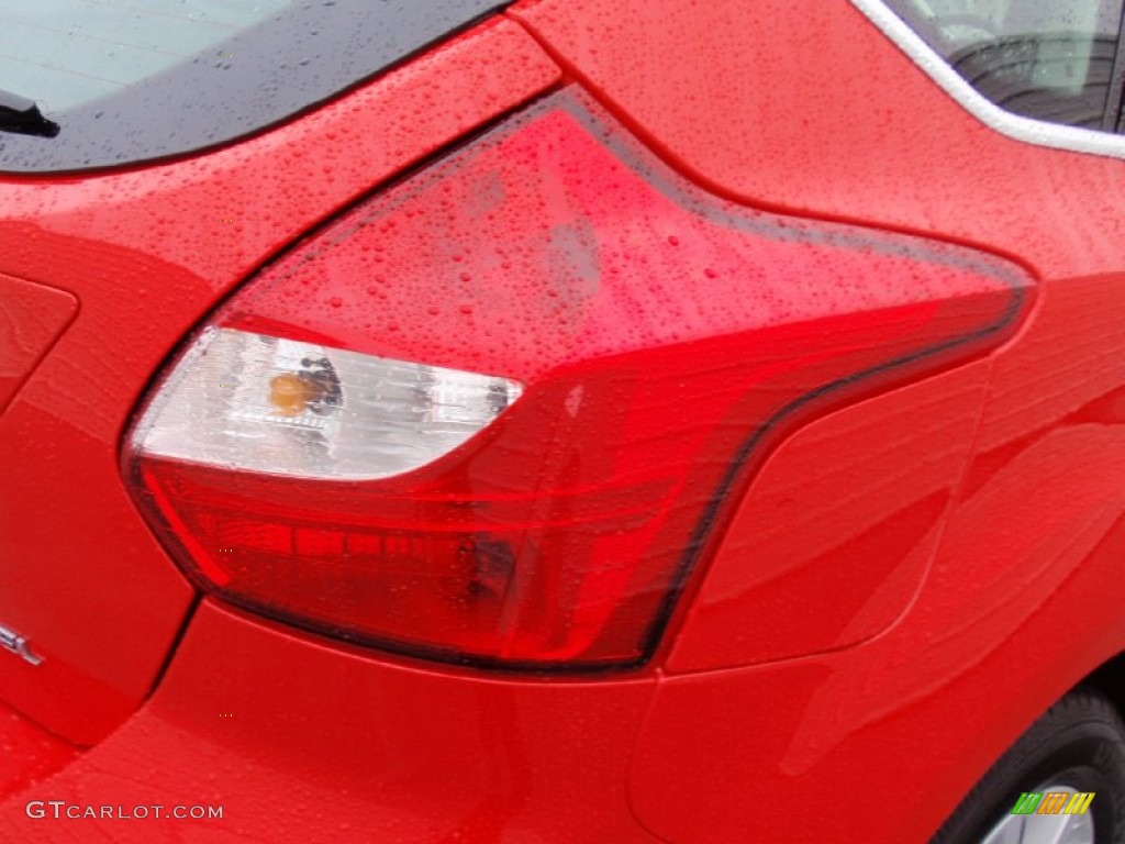2012 Focus SEL 5-Door - Race Red / Charcoal Black photo #16