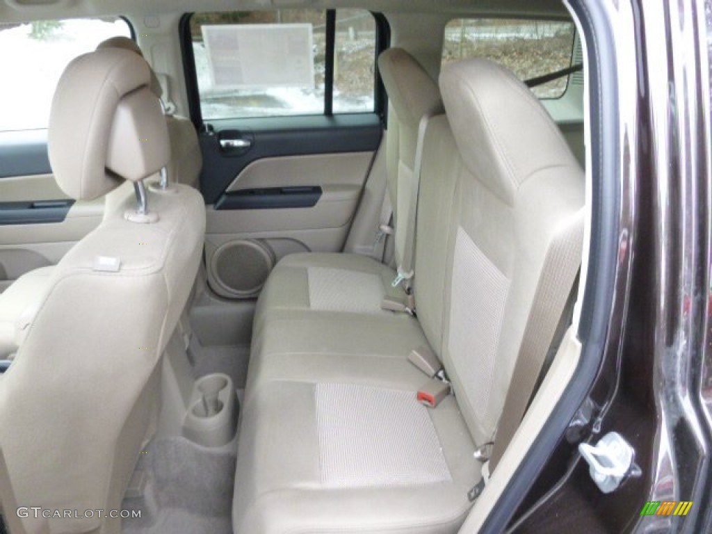 2014 Jeep Patriot Latitude 4x4 Rear Seat Photo #90311928
