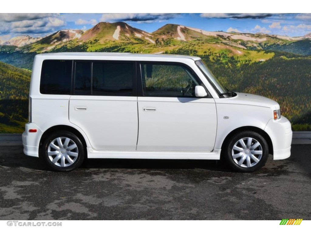 2006 xB  - Polar White / Dark Charcoal photo #2