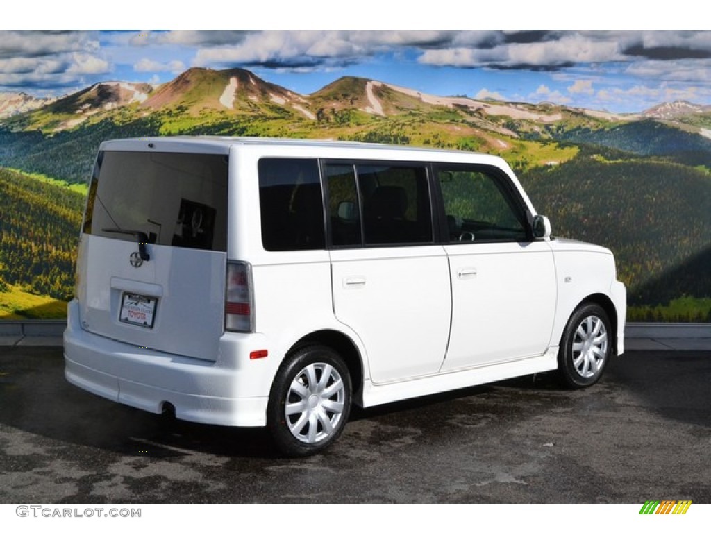 2006 xB  - Polar White / Dark Charcoal photo #3