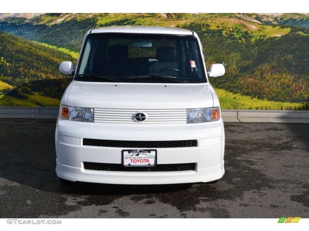 2006 xB  - Polar White / Dark Charcoal photo #4
