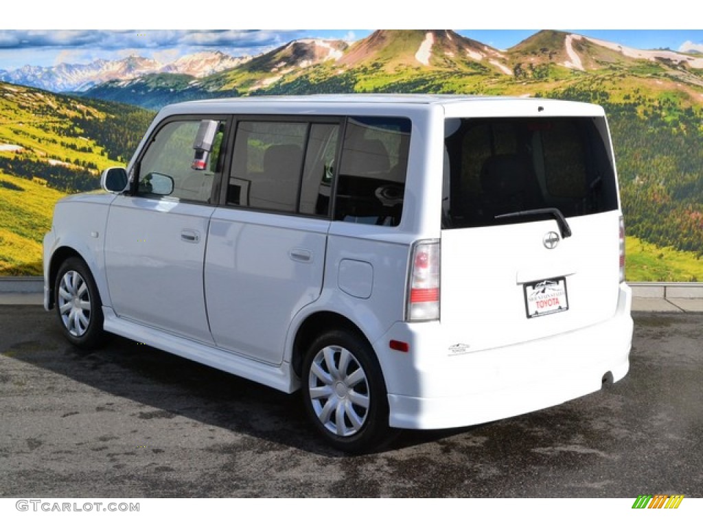 2006 xB  - Polar White / Dark Charcoal photo #7