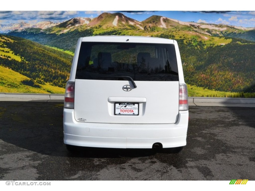 2006 xB  - Polar White / Dark Charcoal photo #8