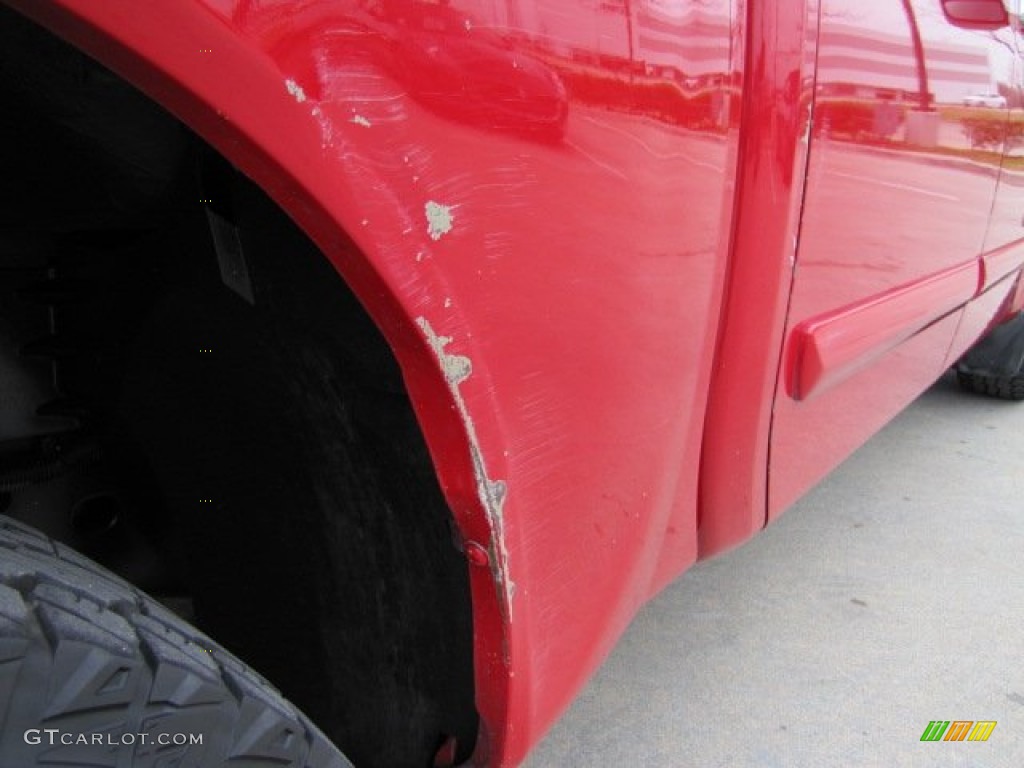 2006 Titan SE Crew Cab - Red Alert / Steel Gray photo #42