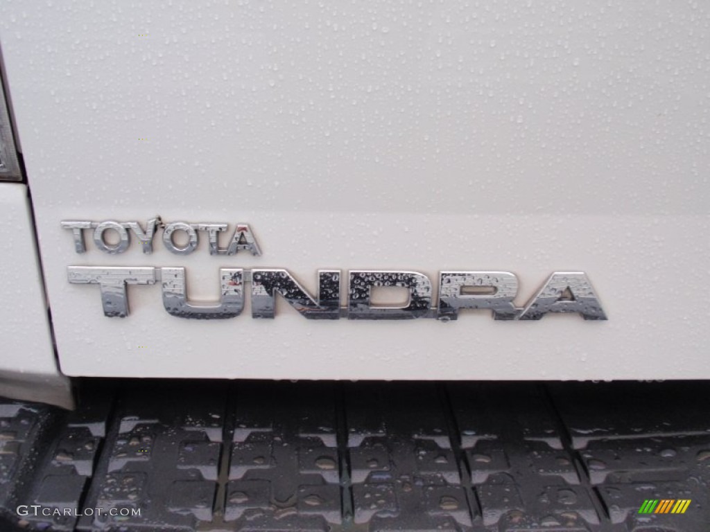 2010 Tundra CrewMax 4x4 - Super White / Graphite Gray photo #18