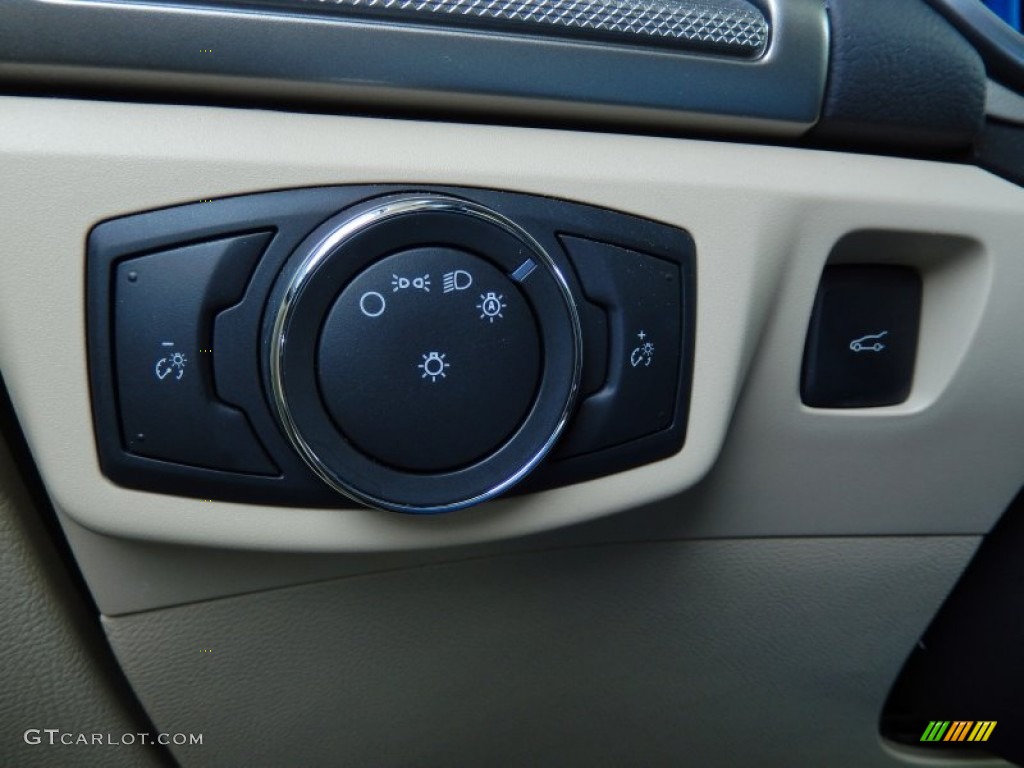 2013 Ford Fusion SE Controls Photos