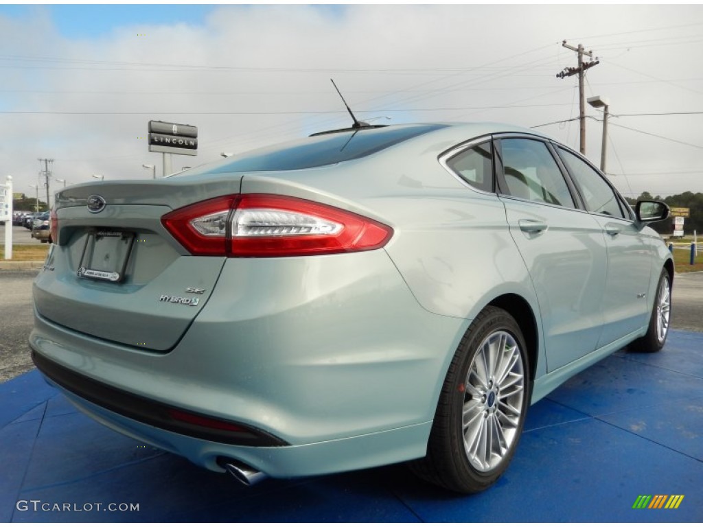 2014 Fusion Hybrid SE - Ice Storm / Dune photo #3