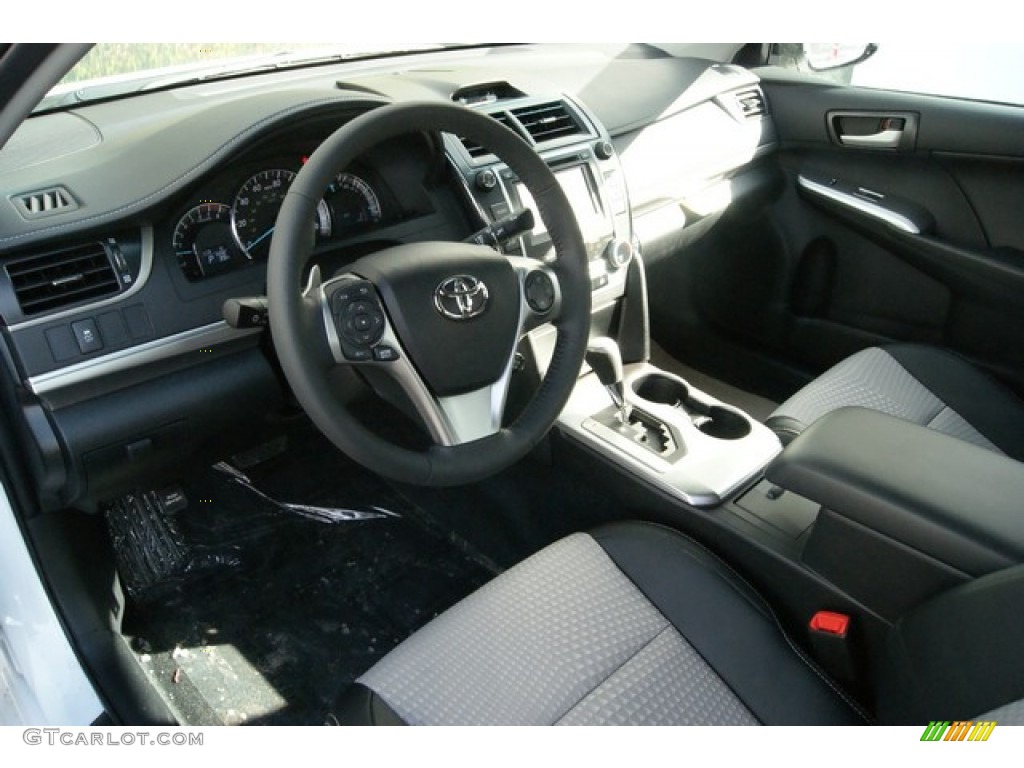 2014 Camry SE - Super White / Black/Ash photo #5