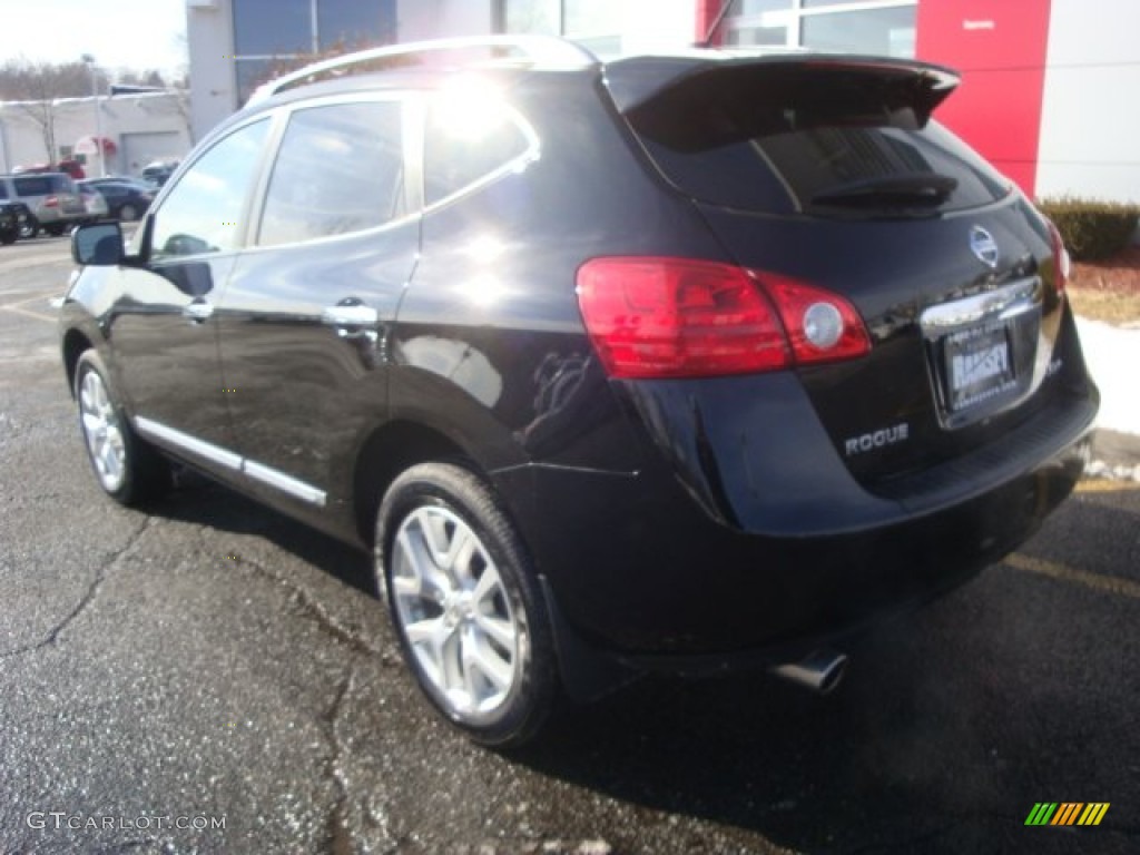 2011 Rogue SL AWD - Wicked Black / Black photo #8