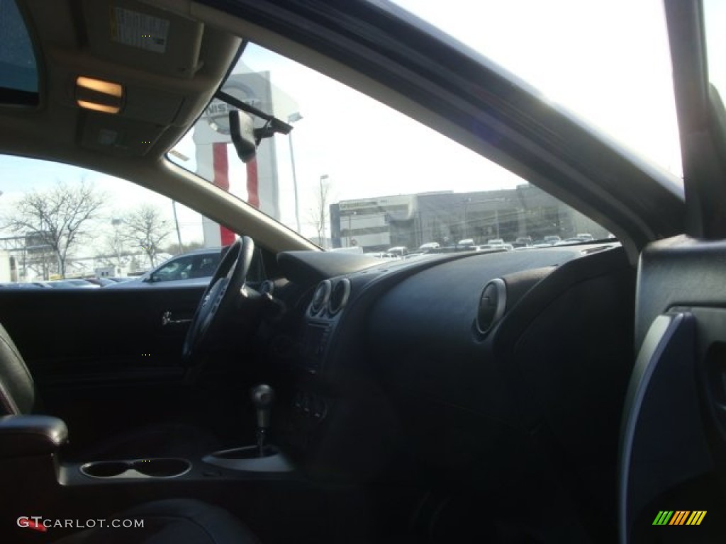 2011 Rogue SL AWD - Wicked Black / Black photo #16