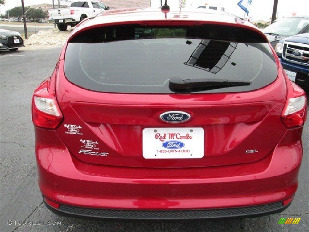 2012 Focus SEL 5-Door - Red Candy Metallic / Arctic White Leather photo #5