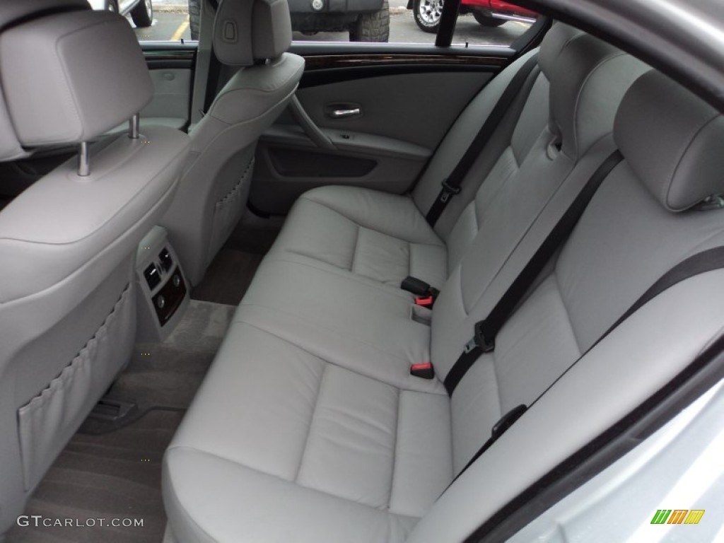 2009 BMW 5 Series 535xi Sedan Rear Seat Photos