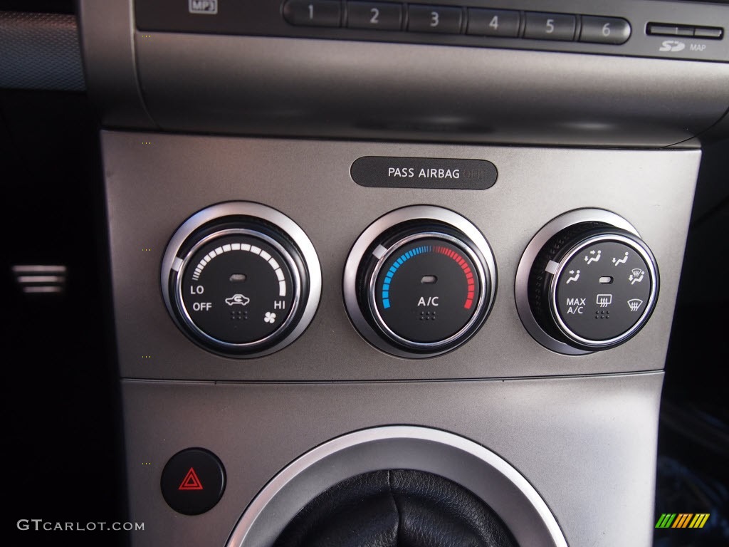 2012 Nissan Sentra SE-R Spec V Controls Photos