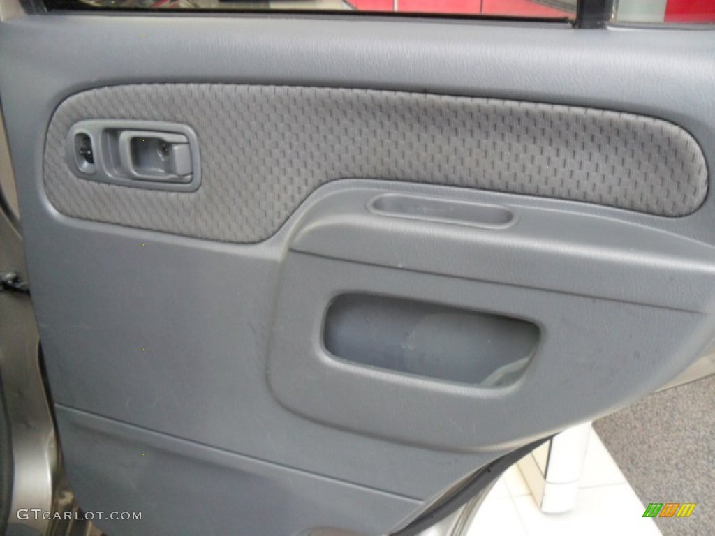 2004 Xterra XE 4x4 - Granite Metallic / Gray photo #19