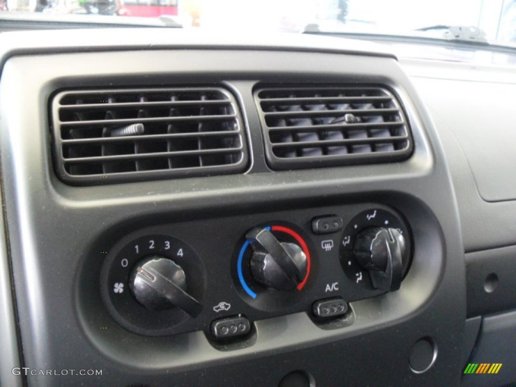 2004 Xterra XE 4x4 - Granite Metallic / Gray photo #23