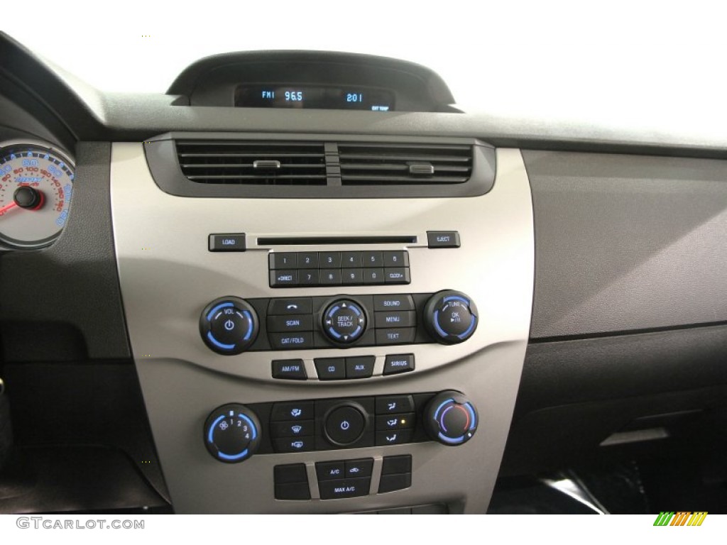 2010 Ford Focus SE Coupe Controls Photos