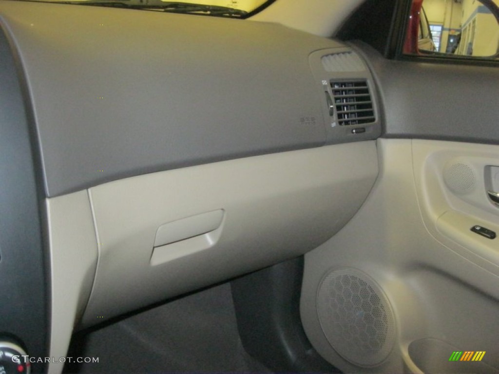 2009 Spectra EX Sedan - Spicy Red Metallic / Gray photo #33