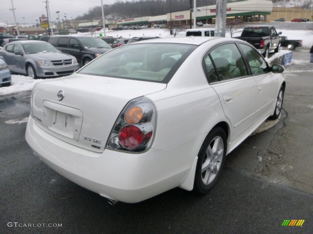 2002 Altima 3.5 SE - Cloud White / Blond Beige photo #5