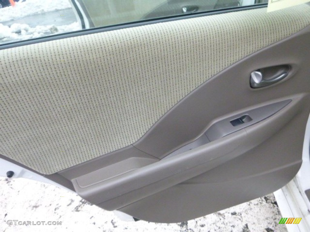 2002 Altima 3.5 SE - Cloud White / Blond Beige photo #13