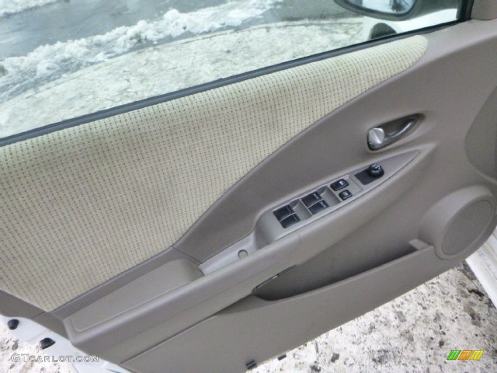 2002 Altima 3.5 SE - Cloud White / Blond Beige photo #14